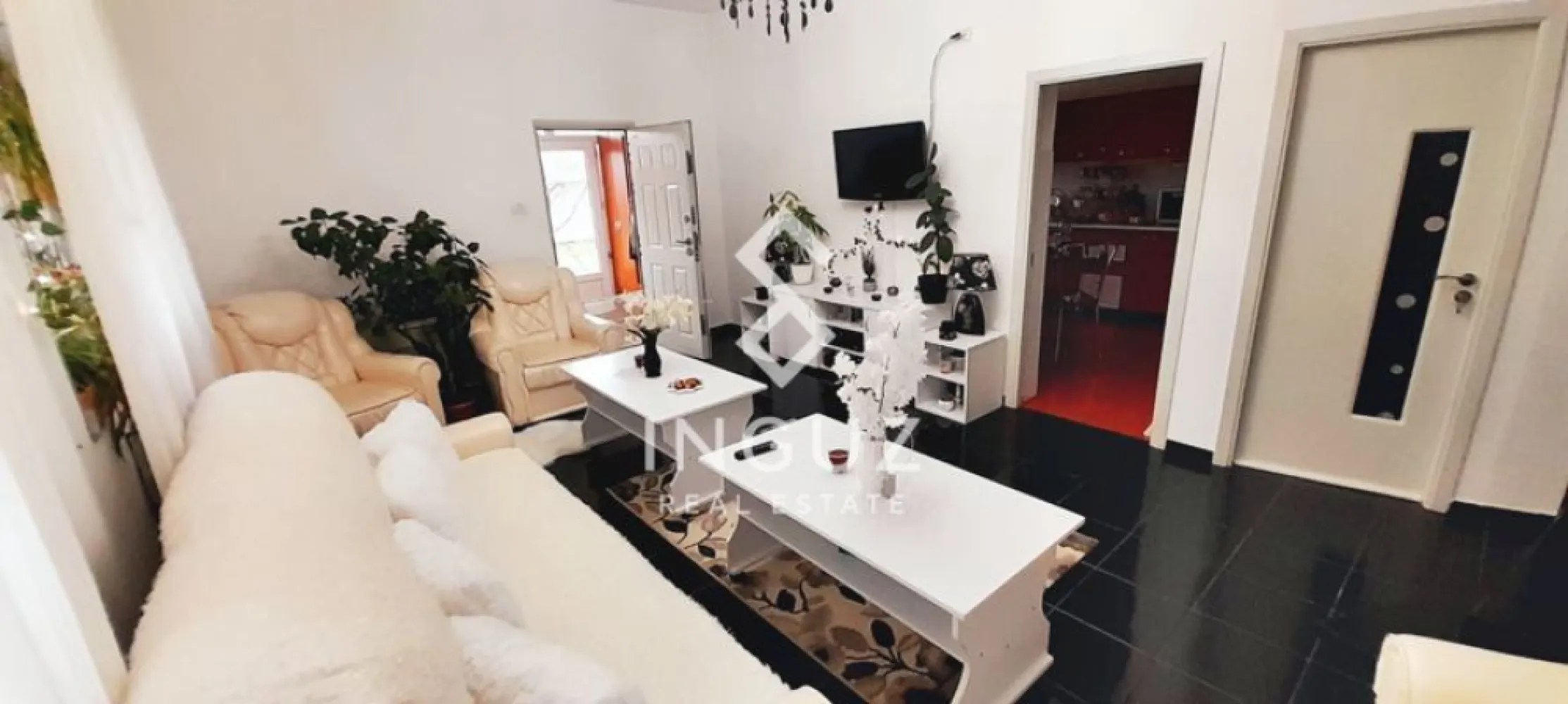 Proprietate exclusivă cu teren 400 m² – 1 Decembrie | Lângă București - Proprietate exclusivă cu teren 400 m² – 1 Decembrie | Lângă București O proprietate rară, ideală atât pentru locuire, cât și pentru investiție, situată într-o zonă rezidențială liniștită din 1 Decembrie – Ilfov, cu acces rapid către București. 📍 Strada Pinului 42 – locație accesibilă, ferită de aglomerație, dar conectată eficient la oraș Date tehnice: • Suprafață teren: 400 m² • Suprafață utilă : 132 m² • An construcție: 2010 • Stare: foarte bună, întreținută • Curte privată generoasă ✔ Posibilitate de vânzare mobilată sau nemobilată Utilități complete: ✔ Electricitate ✔ Gaz natural ✔ Apă curentă ✔ Canalizare Situație juridică clară: ✔ Cadastru și intabulare ✔ Acte pregătite pentru tranzacție imediată Valoare investițională: Această proprietate oferă un avantaj clar pe piață: teren generos + proximitate față de București. • Posibilitate extindere construcție existentă • Potențial pentru dezvoltare suplimentară • Ideal pentru locuință permanentă sau investiție pe termen lung • Cerere în creștere pentru proprietăți cu teren în afara orașului 💰 Preț: 265,000 € ⚡ Proprietățile cu aceste caracteristici devin din ce în ce mai rare – oportunitate reală de investiție }}