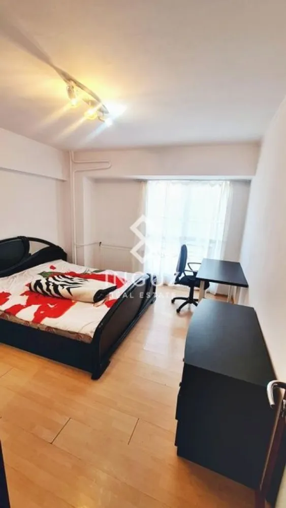 Apartament 2 camere de închiriat – Nerva Traian 15 | Sector 3 | Bucure - Apartament 2 camere de închiriat – Nerva Traian 15 | Sector 3 | București Apartament spațios și luminos, situat într-una dintre cele mai bine conectate zone din București – Nerva Traian. Ideal pentru locuire confortabilă, inclusiv pentru clienți străini. Detalii proprietate: • 2 camere • Suprafață: 67 mp • Etaj: 4 • Compartimentare: decomandat • Complet mobilat și utilat • Disponibil imediat Avantaje: • Living generos cu lumină naturală • Dormitor liniștit și confortabil • Bucătărie complet echipată • Baie modernă • Vedere pe spate – liniște și intimitate Dotări: • Aer condiționat • Încălzire centralizată • Balcon • Toate utilitățile incluse Localizare excelentă: • Aproape de Unirii Mall și Vitan Mall • Acces rapid către Tineretului • Metrou, autobuz și tramvai la câteva minute • Restaurante, cafenele și supermarketuri în zonă • Zonă sigură și potrivită pentru locuit Condiții: • Preț: 570 € / lună • Comision: 50% • Potrivit pentru expați }}