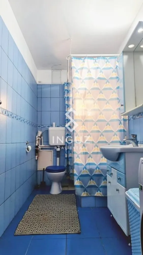 Apartament 2 camere de închiriat – Nerva Traian 15 | Sector 3 | Bucure - Apartament 2 camere de închiriat – Nerva Traian 15 | Sector 3 | București Apartament spațios și luminos, situat într-una dintre cele mai bine conectate zone din București – Nerva Traian. Ideal pentru locuire confortabilă, inclusiv pentru clienți străini. Detalii proprietate: • 2 camere • Suprafață: 67 mp • Etaj: 4 • Compartimentare: decomandat • Complet mobilat și utilat • Disponibil imediat Avantaje: • Living generos cu lumină naturală • Dormitor liniștit și confortabil • Bucătărie complet echipată • Baie modernă • Vedere pe spate – liniște și intimitate Dotări: • Aer condiționat • Încălzire centralizată • Balcon • Toate utilitățile incluse Localizare excelentă: • Aproape de Unirii Mall și Vitan Mall • Acces rapid către Tineretului • Metrou, autobuz și tramvai la câteva minute • Restaurante, cafenele și supermarketuri în zonă • Zonă sigură și potrivită pentru locuit Condiții: • Preț: 570 € / lună • Comision: 50% • Potrivit pentru expați }}