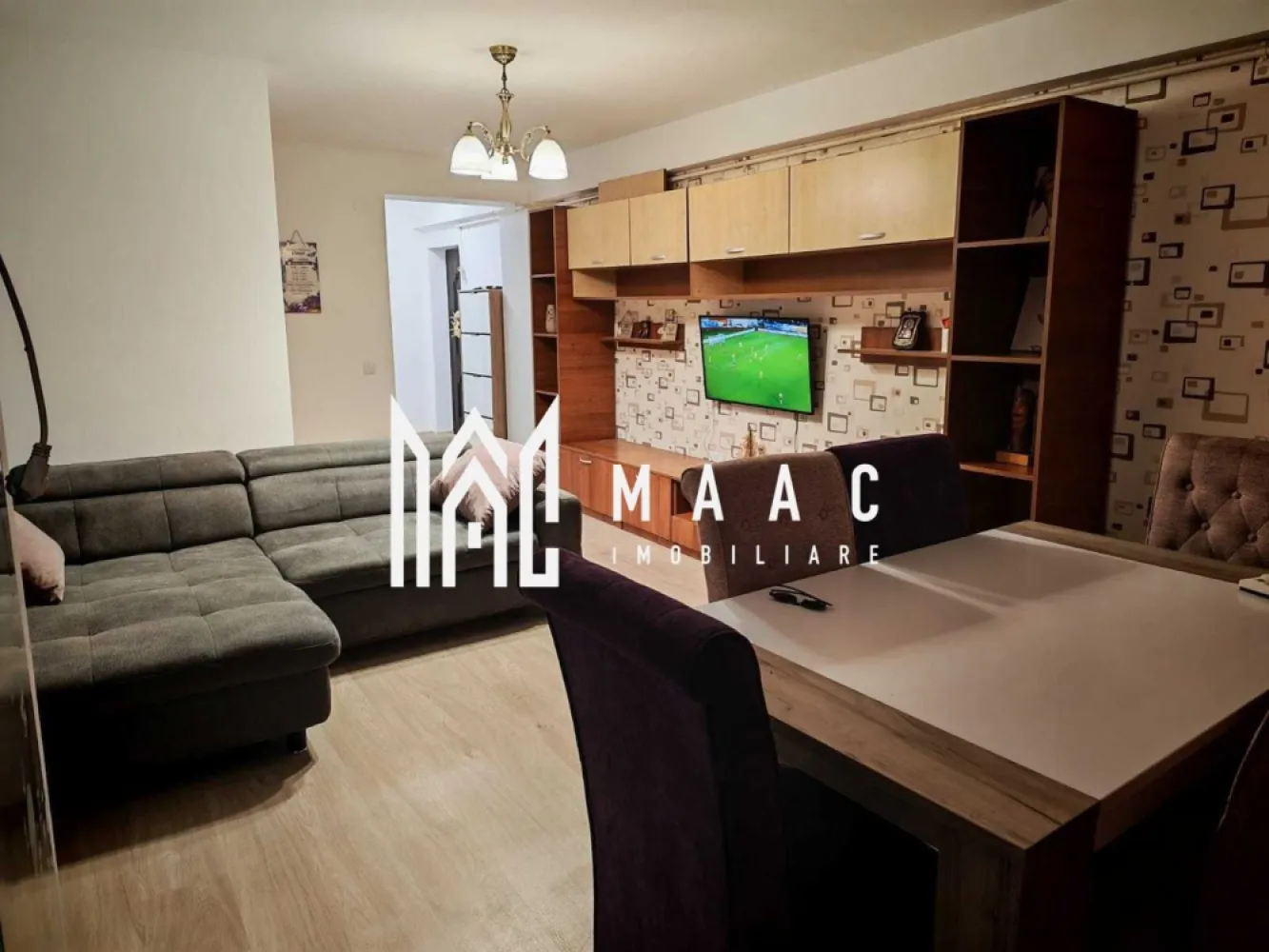 Apartament 3 camere I Pet friendly I zona Doamna Stanca - MAAC Imobiliare propune spre închiriere un apartament modern cu 3 camere (2 dormitoare + living open space), aflat la prima închiriere după renovare. Locuința oferă două dormitoare primitoare, un living spațios tip open space, baie cu geam pentru aerisire naturală, balcon ideal pentru relaxare și se află la etajul 6, beneficiind de liniște și lumină naturală. Apartamentul este complet renovat, zugrăvit, parchet nou, saltea, perne și pilote noi. Poziționarea este excelentă: grădiniță vis-a-vis (ideal pentru familii), la doar 2 minute de Kaufland, Mega Image și Carrefour, aproape de Shopping City și înconjurat de parcuri pentru plimbări și timp liber. Pentru detalii sau vizionare, vă rugăm să menționați ID: CP2823145. }}