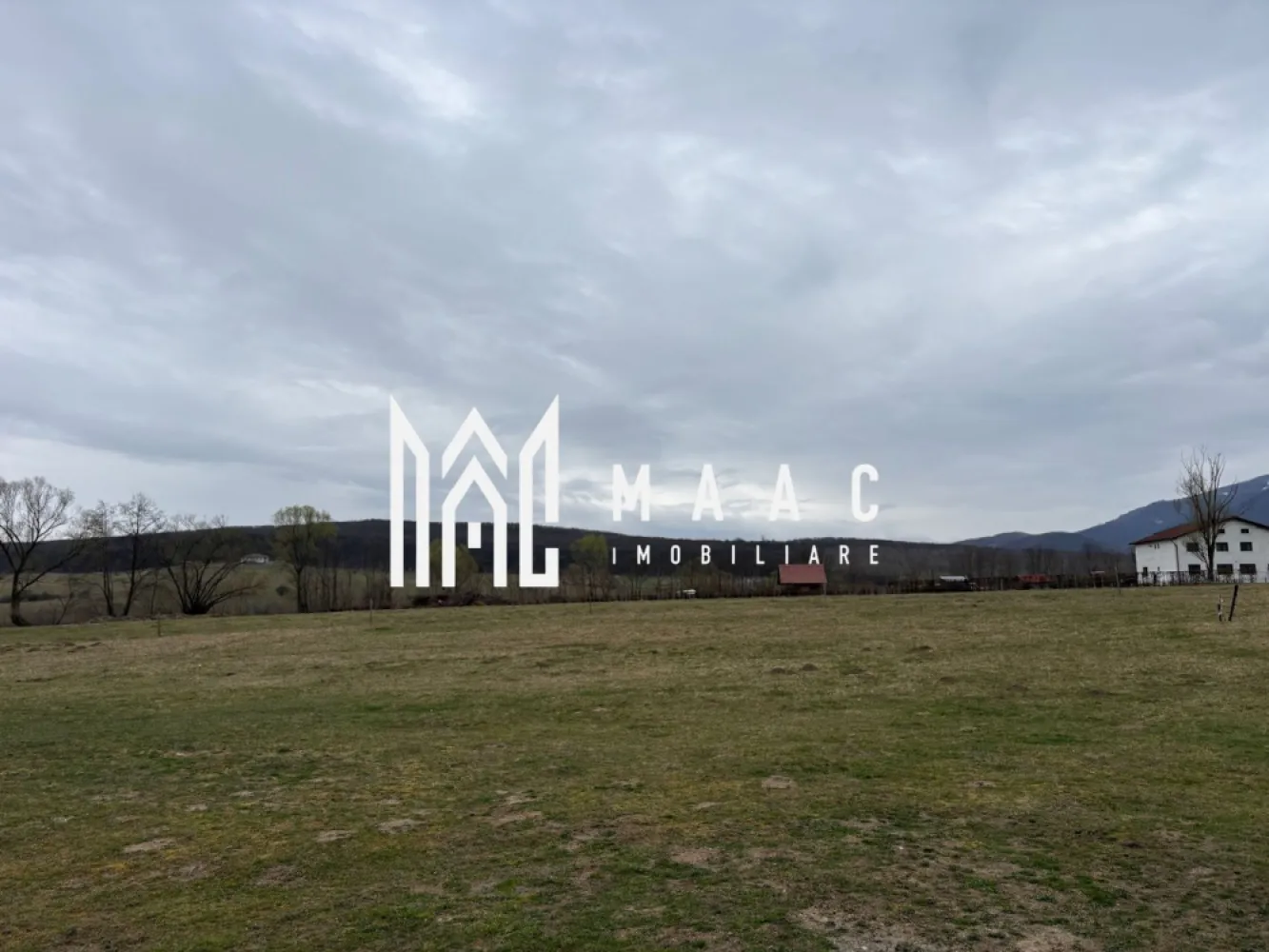 Teren intravilan Tocile, 660 mp, deschidere 17 m, utilități - MAAC Imobiliare va oferă spre vânzare teren intravilan situat în zona Tocile, pe strada Tocile de Jos, o locație liniștită, ideală pentru construcția unei locuințe. Suprafața terenului este de 660 mp, cu o deschidere de 17 metri la stradă, oferind multiple posibilități de construire. Terenul beneficiază de o priveliște deosebită către munți, perfectă pentru cei care își doresc liniște, aer curat și peisaje naturale. Toate utilitățile (apă, curent,canalizare) se află în fața terenului, facilitând racordarea rapidă. Accesul este facil, iar zona este în plină dezvoltare. Ideal pentru casă de vacanță sau locuință permanentă Pentru mai multe detalii precizați ca ați văzut anunțul cu ID CP 2987592 }}