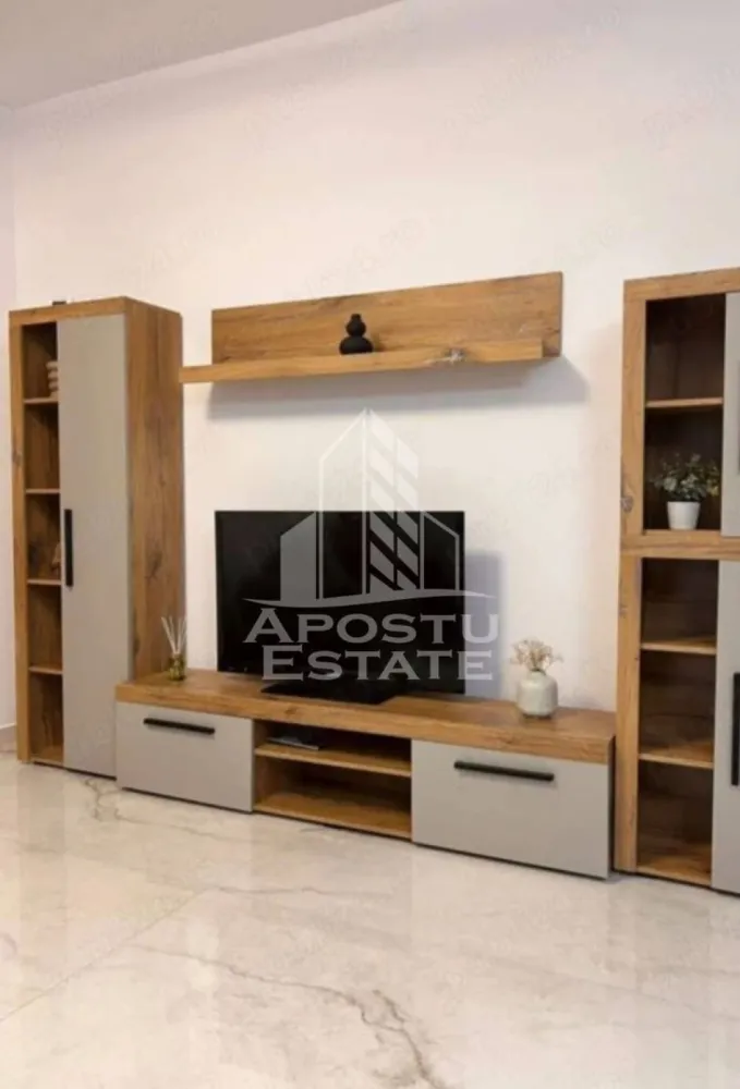Apartament cu 2 camere de inchiriat, Braytim,Timisoara - Agentia imobiliara APOSTU ESTATE va propune spre inchiriere un apartament cu 2 camere, spatios si luminos, situat in zona Braytim, o zona linistita si bine pozitionata din Timisoara, potrivit pentru cupluri sau studenti care isi doresc o locuinta unde sa se simta confortabil si cu acces facil catre scoli, statii de autobuz, supermarketuri , magazine de zona, parcuri.

Suprafata utila: 50 mp
Compartimentare eficienta:
-Bucatarie complet mobilata si utilata, cu loc de luat masa
-Living luminos si spatios
-Dormitor mobilat si utilat
-Baie prevazuta cu cada

Confort si facilitati:
-Incalzirea apartamentului: centrala proprie
-Apartamentul este complet mobilat si utilat

Localizare:
-Timis,Timisoara, zona Braytim– acces facil spre magazine, scoli, parcuri si mijloace de transport in comun.

Ideal pentru:
-Cupluri
-Studenti

Disponibilitate: imediata
Pret chirie lunara: 450 euro ( usor negociabil)
Programeaza o vizionare pentru a-ti putea imagina viitorul aici!
ID intern: CP3213118