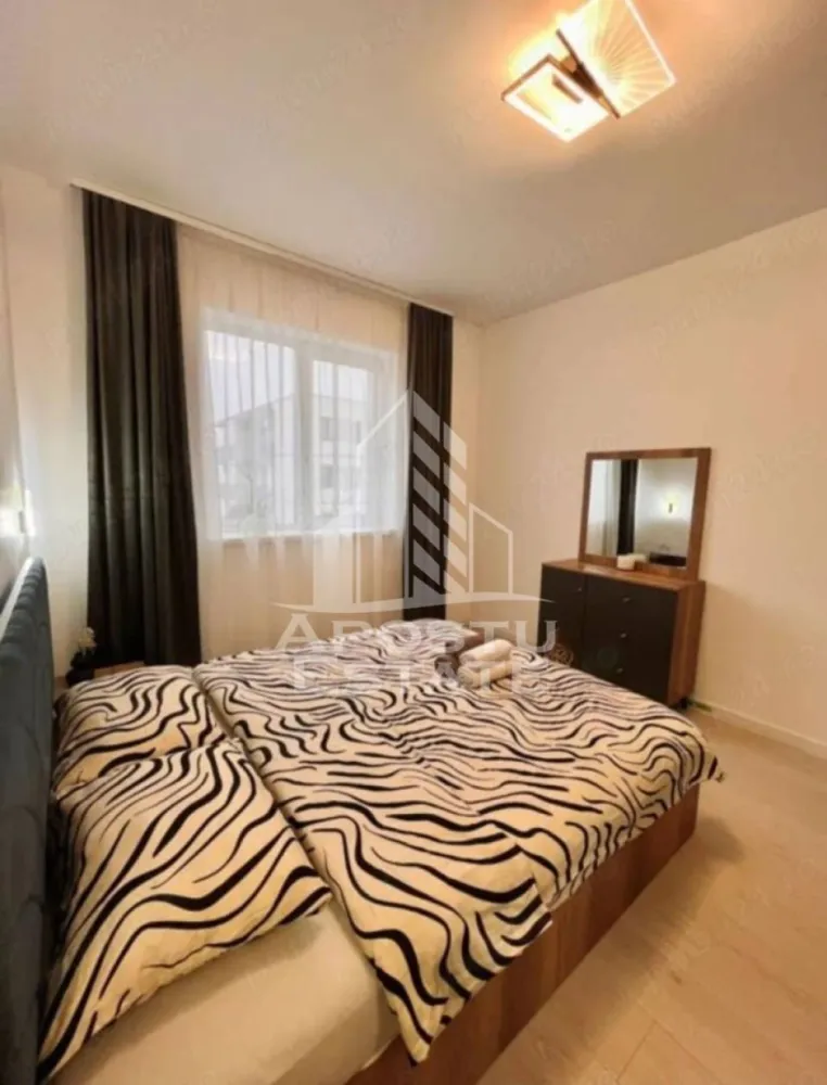 Apartament cu 2 camere de inchiriat, Braytim,Timisoara - Agentia imobiliara APOSTU ESTATE va propune spre inchiriere un apartament cu 2 camere, spatios si luminos, situat in zona Braytim, o zona linistita si bine pozitionata din Timisoara, potrivit pentru cupluri sau studenti care isi doresc o locuinta unde sa se simta confortabil si cu acces facil catre scoli, statii de autobuz, supermarketuri , magazine de zona, parcuri.

Suprafata utila: 50 mp
Compartimentare eficienta:
-Bucatarie complet mobilata si utilata, cu loc de luat masa
-Living luminos si spatios
-Dormitor mobilat si utilat
-Baie prevazuta cu cada

Confort si facilitati:
-Incalzirea apartamentului: centrala proprie
-Apartamentul este complet mobilat si utilat

Localizare:
-Timis,Timisoara, zona Braytim– acces facil spre magazine, scoli, parcuri si mijloace de transport in comun.

Ideal pentru:
-Cupluri
-Studenti

Disponibilitate: imediata
Pret chirie lunara: 450 euro ( usor negociabil)
Programeaza o vizionare pentru a-ti putea imagina viitorul aici!
ID intern: CP3213118