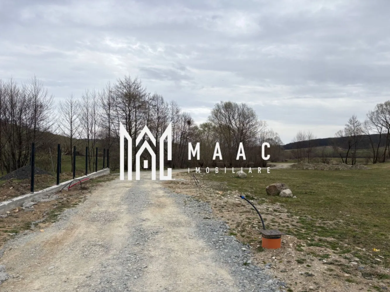 Teren intravilan Tocile, 660 mp, deschidere 17 m, utilități - MAAC Imobiliare va oferă spre vânzare teren intravilan situat în zona Tocile, pe strada Tocile de Jos, o locație liniștită, ideală pentru construcția unei locuințe. Suprafața terenului este de 660 mp, cu o deschidere de 17 metri la stradă, oferind multiple posibilități de construire. Terenul beneficiază de o priveliște deosebită către munți, perfectă pentru cei care își doresc liniște, aer curat și peisaje naturale. Toate utilitățile (apă, curent,canalizare) se află în fața terenului, facilitând racordarea rapidă. Accesul este facil, iar zona este în plină dezvoltare. Ideal pentru casă de vacanță sau locuință permanentă Pentru mai multe detalii precizați ca ați văzut anunțul cu ID CP 2987592 }}