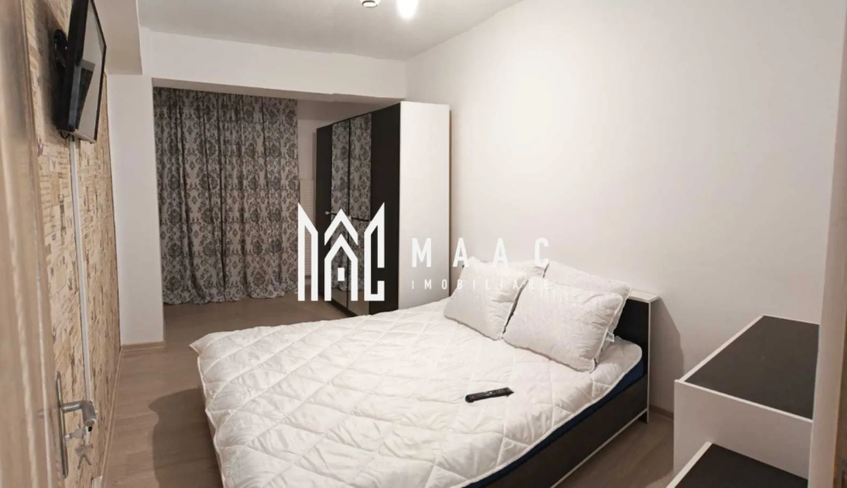 Apartament 3 camere I Pet friendly I zona Doamna Stanca - MAAC Imobiliare propune spre închiriere un apartament modern cu 3 camere (2 dormitoare + living open space), aflat la prima închiriere după renovare. Locuința oferă două dormitoare primitoare, un living spațios tip open space, baie cu geam pentru aerisire naturală, balcon ideal pentru relaxare și se află la etajul 6, beneficiind de liniște și lumină naturală. Apartamentul este complet renovat, zugrăvit, parchet nou, saltea, perne și pilote noi. Poziționarea este excelentă: grădiniță vis-a-vis (ideal pentru familii), la doar 2 minute de Kaufland, Mega Image și Carrefour, aproape de Shopping City și înconjurat de parcuri pentru plimbări și timp liber. Pentru detalii sau vizionare, vă rugăm să menționați ID: CP2823145. }}