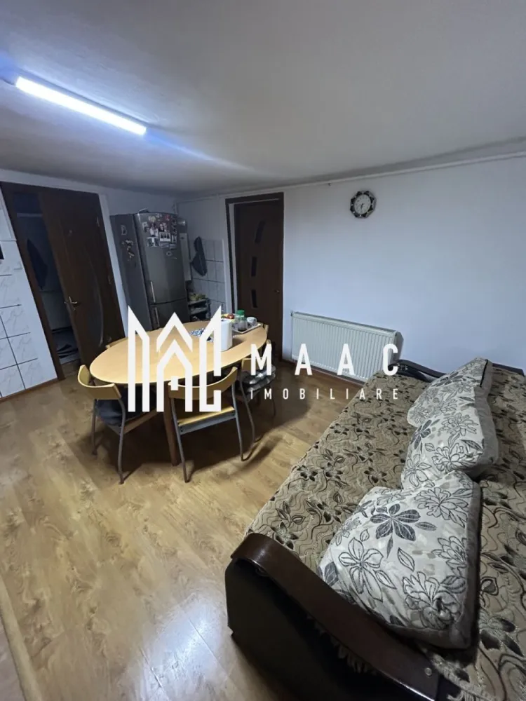 Apartament 3 Camere | 93 Mp Utili | Pivniță 7 Mp | Zonă Ultracentrală - MAAC Imobiliare vă propune spre vânzare un apartament situat în zona ultracentrală a Sibiului Vă prezentăm un apartament spațios de 3 camere, cu o suprafață utilă de 93 mp, poziționat excelent, la doar 2 minute de mers pe jos de Piața Mare – centrul istoric al orașului și una dintre cele mai reprezentative zone din Sibiu. Compartimentare și beneficii: 2 camere spațioase Bucătărie generoasă, cu posibilitate de transformare în living cu bucătărie open-space Baie Pivniță de 7 mp Acces la pod Apartamentul a fost complet renovat în anul 2025 (instalații electrice și sanitare), fiind pregătit pentru mutare imediată. Dispune de centrală proprie și încălzire prin calorifere, oferind confort pe tot parcursul anului. Avantaje: Zonă ultracentrală, la 2 minute de Piața Mare Renovare completă realizată în 2025 Instalații electrice și sanitare noi Acoperiș renovat complet în anul 2022 Posibilitate de recompartimentare în open-space Spații suplimentare: pivniță și pod Poziționarea ultracentrală reprezintă un avantaj major, cu acces rapid către restaurante, cafenele și obiective turistice. Piața Mare este un punct de referință al Sibiului, cunoscut pentru farmecul său arhitectural și atmosfera vibrantă. Pentru mai multe detalii sau pentru programarea unei vizionări, vă rugăm să ne contactați specificând ID:CP2993048 }}