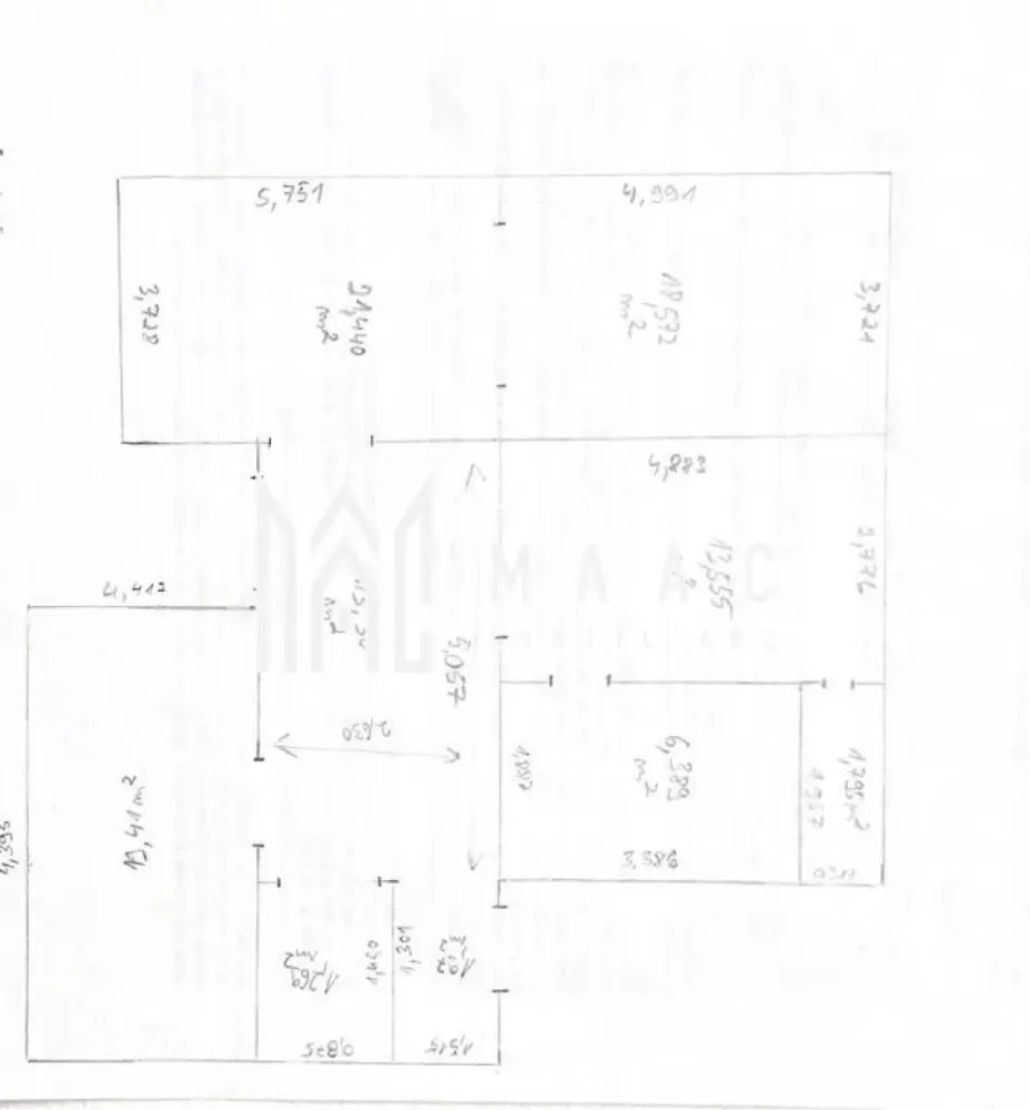 Casa Individuala I 3 Camere I Acces Auto I Trei Stejari - Se vinde o casă spațioasă, total decomandată, cu o suprafață utilă de 100 mp, amplasată pe un teren de 375 mp (inclusiv amprenta casei). Proprietatea oferă compartimentare practică, spații generoase și multiple anexe utile, fiind ideală pentru locuire sau modernizare după preferințe. Caracteristici principale: 3 camere, total decomandate Bucătărie separată Baie Suprafață utilă: 100 mp Teren total (inclusiv amprentă casă): 375 mp Pivniță spațioasă, compusă din 3 încăperi, aprox. 70 mp Pod, ideal pentru depozitare sau eventuală mansardare Garaj pentru 2 mașini în curte Detalii suplimentare: Casa este bine structurată, cu camere mari și luminoase Pivnița generoasă oferă numeroase posibilități: depozitare, cramă, atelier etc. Curtea permite acces auto, spațiu verde și zone de relaxare Podul poate fi folosit pentru depozitare suplimentară sau transformat în spațiu locuibil (în funcție de structură) Garajul pentru 2 mașini reprezintă un avantaj major, atât pentru parcare, cât și pentru protejarea vehiculelor Proprietatea este potrivită pentru familii sau pentru cei care caută o casă cu potențial mare de personalizare, situată pe un teren generos și cu anexe utile. Pentru informati si vizionari: ID: CP2823000 }}