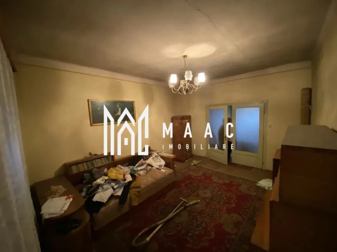 Casa Individuala I 3 Camere I Acces Auto I Trei Stejari - Se vinde o casă spațioasă, total decomandată, cu o suprafață utilă de 100 mp, amplasată pe un teren de 375 mp (inclusiv amprenta casei). Proprietatea oferă compartimentare practică, spații generoase și multiple anexe utile, fiind ideală pentru locuire sau modernizare după preferințe. Caracteristici principale: 3 camere, total decomandate Bucătărie separată Baie Suprafață utilă: 100 mp Teren total (inclusiv amprentă casă): 375 mp Pivniță spațioasă, compusă din 3 încăperi, aprox. 70 mp Pod, ideal pentru depozitare sau eventuală mansardare Garaj pentru 2 mașini în curte Detalii suplimentare: Casa este bine structurată, cu camere mari și luminoase Pivnița generoasă oferă numeroase posibilități: depozitare, cramă, atelier etc. Curtea permite acces auto, spațiu verde și zone de relaxare Podul poate fi folosit pentru depozitare suplimentară sau transformat în spațiu locuibil (în funcție de structură) Garajul pentru 2 mașini reprezintă un avantaj major, atât pentru parcare, cât și pentru protejarea vehiculelor Proprietatea este potrivită pentru familii sau pentru cei care caută o casă cu potențial mare de personalizare, situată pe un teren generos și cu anexe utile. Pentru informati si vizionari: ID: CP2823000 }}