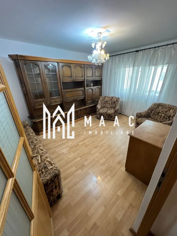 Apartament 4 camere | 100MPU | Balcon | Valea Aurie - MAAC Imobiliare vă propune spre închiriere un apartament cu 4 camere situat în cartierul Valea Aurie, într-o zonă liniștită și în continuă dezvoltare, apreciată pentru accesul facil către principalele puncte de interes ale orașului și pentru cadrul rezidențial modern. Locuința dispune de o suprafață utilă de 100 mp, fiind luminoasă și bine compartimentată, ideală pentru un stil de viață confortabil. Apartamentul beneficiază de balcon, centrală termică proprie și bucătărie mobilată, oferind condiții optime pentru locuire pe termen lung. Detalii și compartimentare: -suprafață utilă de 100 mp -2 dormitoare cu pat matrimonial -bucătărie mobilată -balcon -centrală proprie -mașină de spălat Nu se acceptă animale de companie și nu se acceptă fumători. Se percepe o garanție în cuantum de 500 euro. Perioada minimă de închiriere este de 12 luni. Pentru mai multe detalii, vă rugăm să menționați CP2989027 la telefon. }}