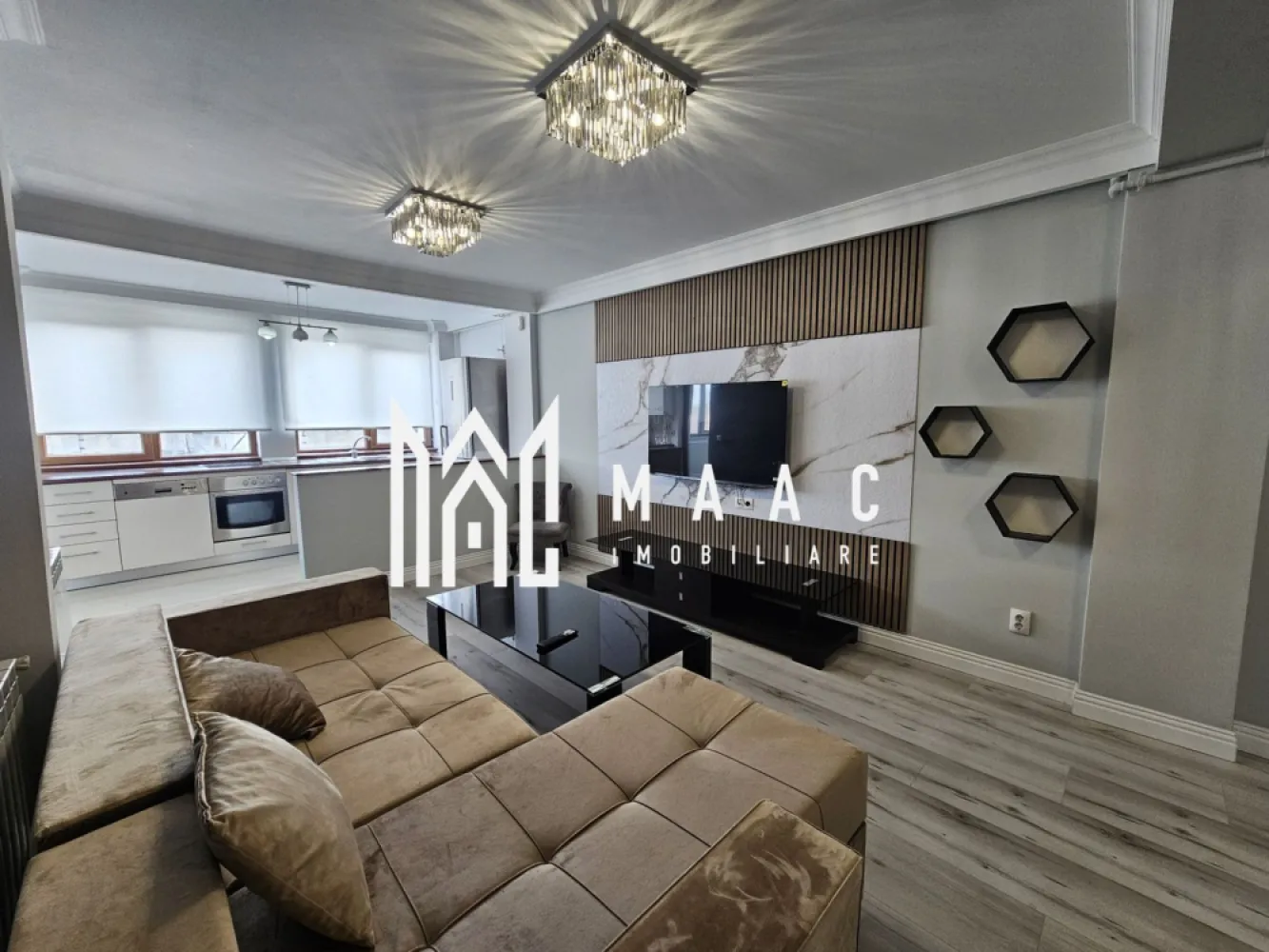 Apartament 2 camere | Etaj 3 | Parcare subterana | Central - MAAC Imobiliare vă propune spre vânzare un apartament modern cu 2 camere, in apropierea pietei Cibin, situat la doar 5 minute de mers pe jos de Piața Mare. Apartamentul are o suprafață utilă de 51 mp și este amplasat la etajul 3 al unei vile cu 3 etaje, construită în anul 2013. Locuința a fost complet renovată, fiind pregătită pentru mutare imediată, cu finisaje și mobilier noi. Compartimentarea este practică și: living luminos cu bucătărie open space dormitor confortabil baie balcon închis și izolat termic Imobilul beneficiază de curte interioară închisă, cu poartă automată cu telecomandă, oferind un plus de siguranță și intimitate. De asemenea, proprietatea include loc de parcare subteran. Apartamentul se vinde complet mobilat și utilat, fiind dotat cu: mașină de spălat haine mașină de spălat vase plită electrică cuptor cuptor cu microunde frigider centrală termică proprie TV Smart nou (140 cm) colțar și pat noi Datorită poziției excelente, la câteva minute de centrul istoric, proprietatea este ideală atât pentru locuință personală, cât și pentru investiție în regim hotelier sau închiriere pe termen lung. Pentru mai multe detalii sau pentru programarea unei vizionări, contactați echipa MAAC Imobiliare. ID: CP2987739. }}