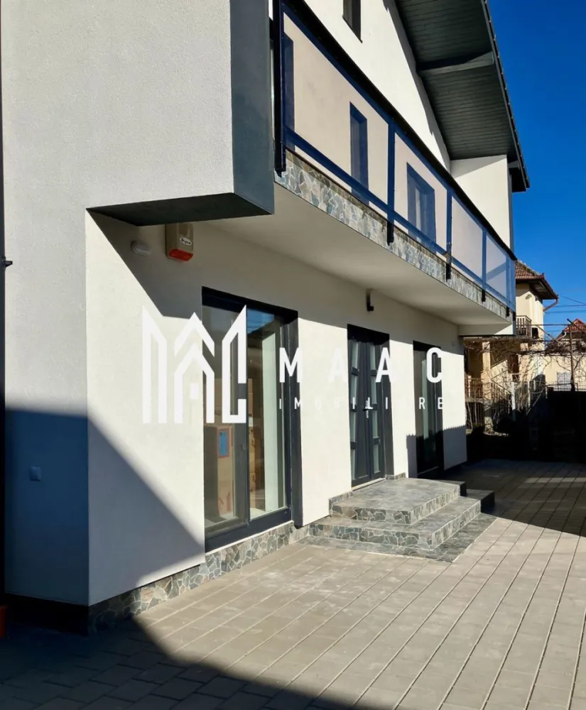 Casă | 153 MPU | Pod 70 MP | Teren 335 MP | Tunișor - MAAC Imobiliare vă propune spre vânzare o proprietate modernă, spațioasă și extrem de bine gândită, situată în Tunișor, la doar 5 minute de centrul orașului Sibiu. Casa este amplasată pe un teren de 335 mp și oferă o suprafață utilă de 153 mp (parter + etaj), la care se adaugă un pod mansardat de aproximativ 70 mp, ideal pentru multiple utilizări Compartimentare Parter • hol generos de acces (12 mp) • living spațios (24 mp) • bucătărie separată (15 mp) • baie (5,6 mp) • spațiu de depozitare Etaj • dormitor matrimonial (17 mp) cu dressing și baie proprie (4,6 mp) • 2 dormitoare (13 mp și 12 mp) • baie suplimentară (4,3 mp) • balcon de 10 mp Pod mansardat (~70 mp) • spațiu versatil, ideal pentru birou, zonă de relaxare, fitness sau depozitare Dotări și construcție • structură din beton armat • zidărie din cărămidă de 30 cm + izolație exterioară • certificat energetic A • ferestre tripan Salamander • acoperiș din țiglă ceramică • încălzire în pardoseală + centrală termică Fondital • instalații electrice și sanitare complet realizate • pregătire pentru aer condiționat și panouri fotovoltaice • priză trifazică (inclusiv pentru mașini electrice) • robineți exteriori cu sistem anti-îngheț Siguranță și tehnologie • sistem de supraveghere video 360° • sistem de alarmă Paradox • interfon • rețea Wi-Fi pe fiecare nivel • panouri de control separate pentru parter și etaj Exterior și facilități • curte amenajată pentru intimitate și relaxare • grădină ideală pentru micro-cultură • terasă • posibilitate de amenajare anexă • spațiu pentru până la 6 autoturisme • porți automatizate Stadiu de predare Casa se predă la stadiul de alb, cu toate instalațiile finalizate și posibilitatea de personalizare completă a interiorului: • finisaje (parchet, gresie, faianță) • uși interioare • obiecte sanitare incluse Această proprietate este ideală pentru cei care își doresc spațiu, confort modern și posibilitatea de personalizare, într-o zonă liniștită și foarte bine conectată. Pentru mai multe detalii sau pentru programarea unei vizionări, vă rugăm să ne contactați și să menționați ID-ul proprietății: CP2985127. }}