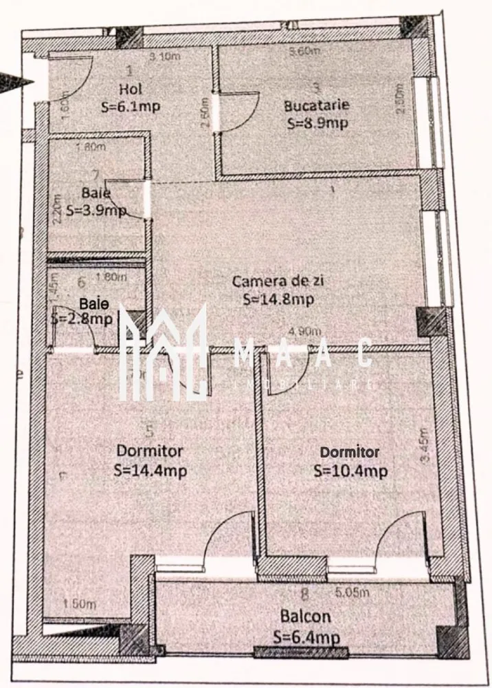Apartament 3 camere | Parter | Calea Surii Mici I Loc de parcare - MAAC Imobiliare vă propune spre vânzare un apartament modern cu 3 camere, situat la parterul unui imobil nou, construcție 2024, amplasat în Sibiu, în zona Calea Șurii Mici – o locație în plină dezvoltare, ideală atât pentru locuit, cât și pentru investiție. Locuința are o suprafață utilă de 62 mp, la care se adaugă un balcon generos de 6,4 mp, perfect pentru momente de relaxare. Compartimentarea este practică și eficientă, fiind gândită pentru a oferi confort și funcționalitate: living luminos 2 dormitoare bucătărie separată 2 băi spațiu dedicat pentru mini-dressing Apartamentul se predă la stadiul de „finisat la alb”, oferindu-vă posibilitatea de a-l amenaja și personaliza complet în funcție de propriile preferințe și stil. Avantaje și beneficii: compartimentare inteligentă și spații bine optimizate balcon spațios, cu acces facil loc de parcare inclus în preț imobil nou, construit la standarde moderne ideal atât pentru locuință, cât și pentru birou sau investiție Ansamblul rezidențial este prevăzut cu zonă de agrement, acces securizat cu barieră și supraveghere video, oferind un plus de confort și siguranță. Zona Calea Șurii Mici beneficiază de acces facil către principalele puncte de interes ale orașului și este tot mai apreciată datorită dezvoltării accelerate și infrastructurii în continuă expansiune. Pentru mai multe detalii specificati ca ati vazut anuntul cu ID: 2977981 }}