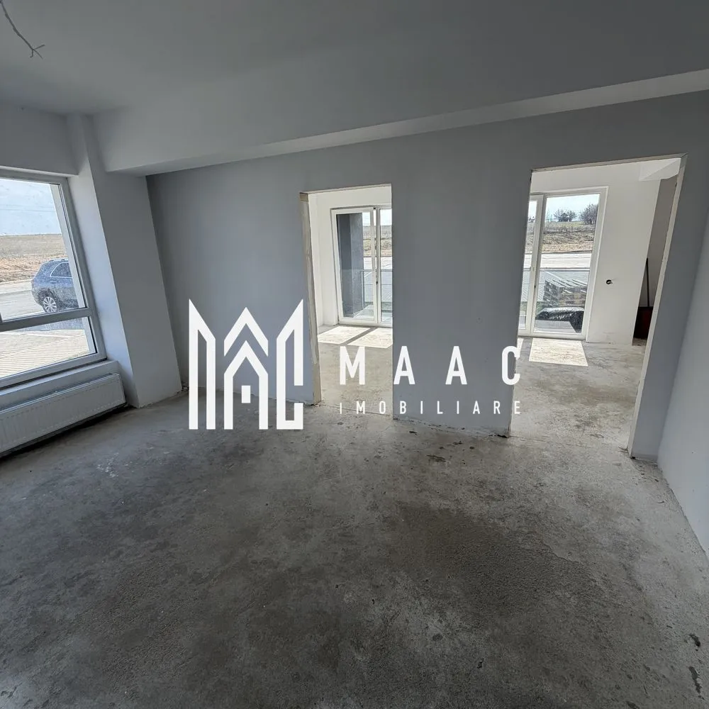 Apartament 3 camere | Parter | Calea Surii Mici I Loc de parcare - MAAC Imobiliare vă propune spre vânzare un apartament modern cu 3 camere, situat la parterul unui imobil nou, construcție 2024, amplasat în Sibiu, în zona Calea Șurii Mici – o locație în plină dezvoltare, ideală atât pentru locuit, cât și pentru investiție. Locuința are o suprafață utilă de 62 mp, la care se adaugă un balcon generos de 6,4 mp, perfect pentru momente de relaxare. Compartimentarea este practică și eficientă, fiind gândită pentru a oferi confort și funcționalitate: living luminos 2 dormitoare bucătărie separată 2 băi spațiu dedicat pentru mini-dressing Apartamentul se predă la stadiul de „finisat la alb”, oferindu-vă posibilitatea de a-l amenaja și personaliza complet în funcție de propriile preferințe și stil. Avantaje și beneficii: compartimentare inteligentă și spații bine optimizate balcon spațios, cu acces facil loc de parcare inclus în preț imobil nou, construit la standarde moderne ideal atât pentru locuință, cât și pentru birou sau investiție Ansamblul rezidențial este prevăzut cu zonă de agrement, acces securizat cu barieră și supraveghere video, oferind un plus de confort și siguranță. Zona Calea Șurii Mici beneficiază de acces facil către principalele puncte de interes ale orașului și este tot mai apreciată datorită dezvoltării accelerate și infrastructurii în continuă expansiune. Pentru mai multe detalii specificati ca ati vazut anuntul cu ID: 2977981 }}