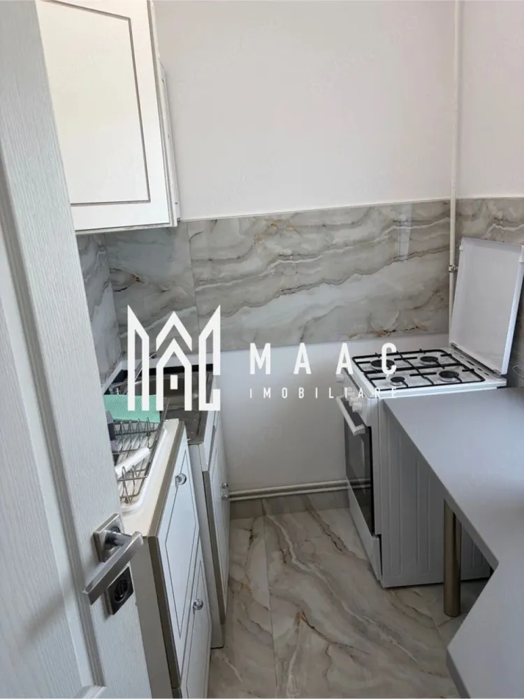 Garsoniera Valea Aurie | 25 MPU | Etaj 2 - MAAC Imobiliare vă propune spre închiriere o garsonieră situată în Sibiu, zona Valea Aurie, într-un cartier liniștit și apreciat pentru accesibilitate și confortul oferit locatarilor. Locuința este renovată, luminoasă și amplasată la etajul 2, etaj intermediar, oferind un cadru plăcut pentru locuire. Garsoniera are o suprafață utilă de 25 mp și este compartimentată eficient, fiind ideală pentru o persoană sau un cuplu. Compartimentare: -bucătărie închisă -zonă de dormit Proprietatea se închiriază complet mobilată și utilată, fiind pregătită pentru mutare imediată. Dotări: -aragaz -mașină de spălat haine -mobilier complet -electrocasnice necesare Pentru mai multe detalii, vă rugăm să menționați CP2988544 la telefon. }}