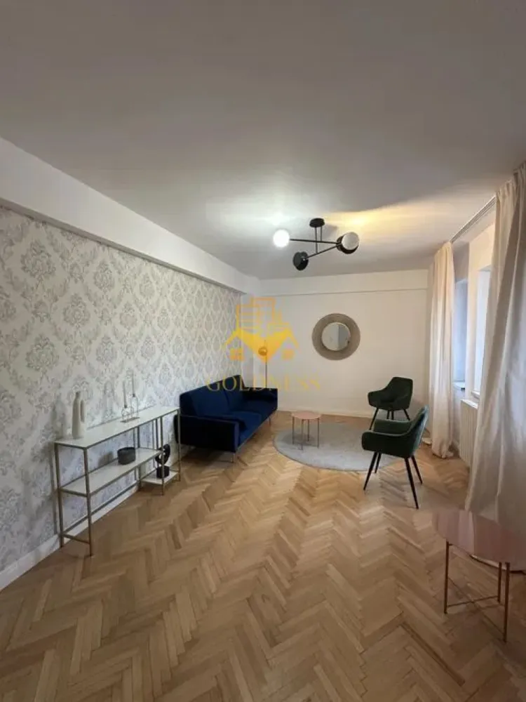 4 Camere decomandate, Zorilor, UMF, UTCN, Observatorului, Lidl, Sigma - GOLDNESS Imobiliare vă propune spre închiriere un apartament cu 4 camere complet mobilat și utilat, la etajul 1 într-un imobil de 10 etaje, în Cartierul Zorilor! Posibilitate de parcare in zona la liber! Se află în apropierea stațiilor de transport în comun, magazine, restaurante, spații verzi, farmacii, etc. Apartamentul este compartimentat astfel: - dormitor cu pat matrimonial, dressing, noptiere, iesire pe balcon - dormitor cu pat matrimonial, dressing, noptiere - dormitor cu pat matrimonial, dressing, noptiere, iesire pe blacon - living cu canapea extensibilă, loc de servit masa - bucatarie complet utilată și mobilată - baie cu cada, calorifer port prosop și dulap pentru depozitare. - baie cu dus walk- in, calorifer port prosop și dulap pentru depozitare. - balcon 10 mp. - balcon 5 mp. - balcon 5 mp Imobilul este dotat cu toate cele necesare- centrală proprie, frigider, aragaz, hotă, mașină de spălat haine, etc. Dacă sunteți interesați de acest apartament și doriți să îl vizionați, dar și pentru alte oferte nu ezitați să ne contactați telefonic sau prin e-mail. Vă stăm la dispoziție! Pentru intermediere se percepe un comision de 50% din prețul chiriei! }}