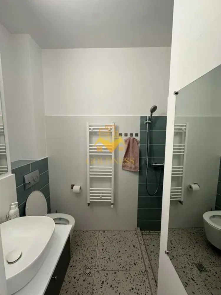 4 Camere decomandate, Zorilor, UMF, UTCN, Observatorului, Lidl, Sigma - GOLDNESS Imobiliare vă propune spre închiriere un apartament cu 4 camere complet mobilat și utilat, la etajul 1 într-un imobil de 10 etaje, în Cartierul Zorilor! Posibilitate de parcare in zona la liber! Se află în apropierea stațiilor de transport în comun, magazine, restaurante, spații verzi, farmacii, etc. Apartamentul este compartimentat astfel: - dormitor cu pat matrimonial, dressing, noptiere, iesire pe balcon - dormitor cu pat matrimonial, dressing, noptiere - dormitor cu pat matrimonial, dressing, noptiere, iesire pe blacon - living cu canapea extensibilă, loc de servit masa - bucatarie complet utilată și mobilată - baie cu cada, calorifer port prosop și dulap pentru depozitare. - baie cu dus walk- in, calorifer port prosop și dulap pentru depozitare. - balcon 10 mp. - balcon 5 mp. - balcon 5 mp Imobilul este dotat cu toate cele necesare- centrală proprie, frigider, aragaz, hotă, mașină de spălat haine, etc. Dacă sunteți interesați de acest apartament și doriți să îl vizionați, dar și pentru alte oferte nu ezitați să ne contactați telefonic sau prin e-mail. Vă stăm la dispoziție! Pentru intermediere se percepe un comision de 50% din prețul chiriei! }}