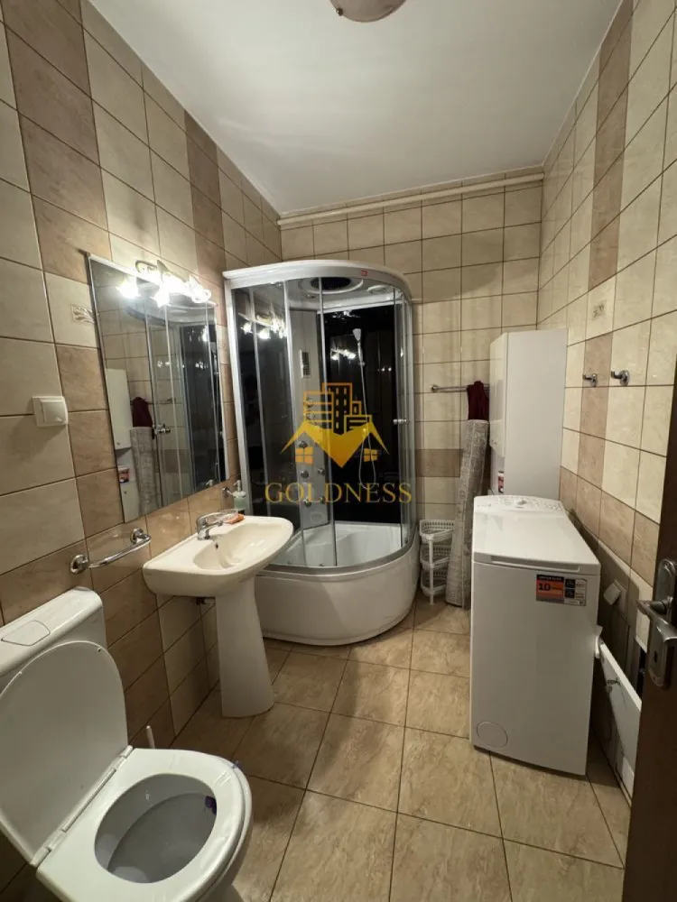 2 camere, Prima închiriere, Cartierul Intre Lacuri, Iulius mall, FSEGA - GOLDNESS Imobiliare vă propune spre închiriere un apartament cu 2 camere complet mobilat și utilat, la etajul 3 într-un imobil de 5 etaje, în Cartierul Intre Lacuri, zona Iulius mall. Se află în apropierea stațiilor de transport în comun, magazine, restaurante, spații verzi, farmacii, etc. Apartamentul este compartimentat astfel: - dormitor cu pat matrimonial, dressing, noptiere - living, bucatarie separată complet utilată și mobilată, canapea extensibilă, loc de servit masa - baie cu cabina de dus, calorifer port prosop și dulap pentru depozitare. - balcon 7mp. Imobilul este dotat cu toate cele necesare- centrală proprie, frigider, aragaz, hotă, mașină de spălat haine, etc. Dacă sunteți interesați de acest apartament și doriți să îl vizionați, dar și pentru alte oferte nu ezitați să ne contactați telefonic sau prin e-mail. Vă stăm la dispoziție! Pentru intermediere se percepe un comision de 50% din prețul chiriei! }}