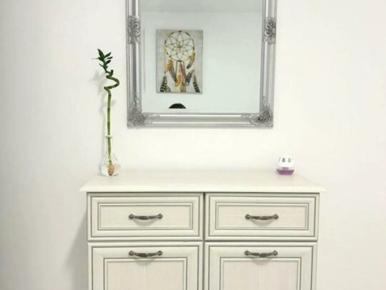 Apartament cu 2 camere, mobilat si utilat - zona IC Frimu, Nae Leonard - Va prezentam spre inchiriere un apartament cu 2 camere, mobilat și utilat modern, având un design renovat recent pentru a crea un ambient confortabil și modern, situat la etajul 1 al unui imobil cu 4 etaje construit în anul 1986. Dotările apartamentului includ o centrală termică, aer condiționat, mașină de spălat, frigider și televizor, asigurând astfel un nivel optim de confort pentru locatari. Zona în care se află apartamentul este IC Frimu, având ca puncte de reper un magazin non-stop și Lidl, precum și stația de autobuz situată în proximitatea imobilului. Apartamentul se închiriază exclusiv prin intermediul agenției imobiliare Mag Invest, prețul chiriei este de 500 euro lunar. Este o locuință ideală pentru cei care caută confortul modern și accesibilitatea către facilitățile din zonă. Detalii suplimentare si programari la telefon 0746.252.252 - Liliana Ene, consilier imobiliar Mag Invest }}