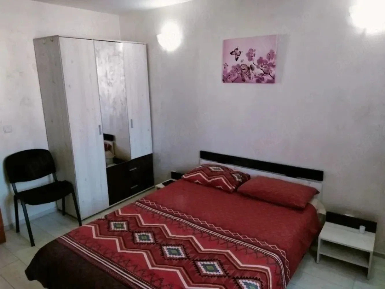 De inchiriat - garsoniera, Tiglina 1 - A-uri, langa Tribunal - Se ofera spre închiriere o garsonieră complet renovată și mobilată, situată în cartier Tiglina 1,, A-uri, etaj 4. Detalii apartament: Localizare: Tiglina 1, etaj 4 Stare: recent renovată, mobilată și utilată complet Încălzire: centralizată, cu costuri reduse iarna Apă caldă: menajeră prin boiler Bucătărie: aragaz cu butelie de gaz Se inchiriaza pentru termen lung Conditii financiare Chirie lunară: 300 euro Garantie: 300 euro Se percepe comision de intermediere la semnarea contractului Această garsonieră este ideală pentru o persoană sau un cuplu care caută confort într-o zonă liniștită, dar bine conectată la oraș. Pentru mai multe detalii sau programare vizionare, te rog să mă contactezi la numărul: 0746.252.252 (Liliana Ene) Oferta este intermediată prin agenția Mag Invest. }}