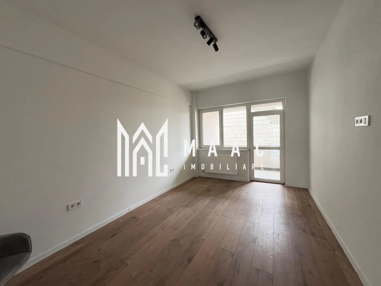 Apartament 3 camere I Lift Etaj 1 I Balcon I Oituz | Parcare