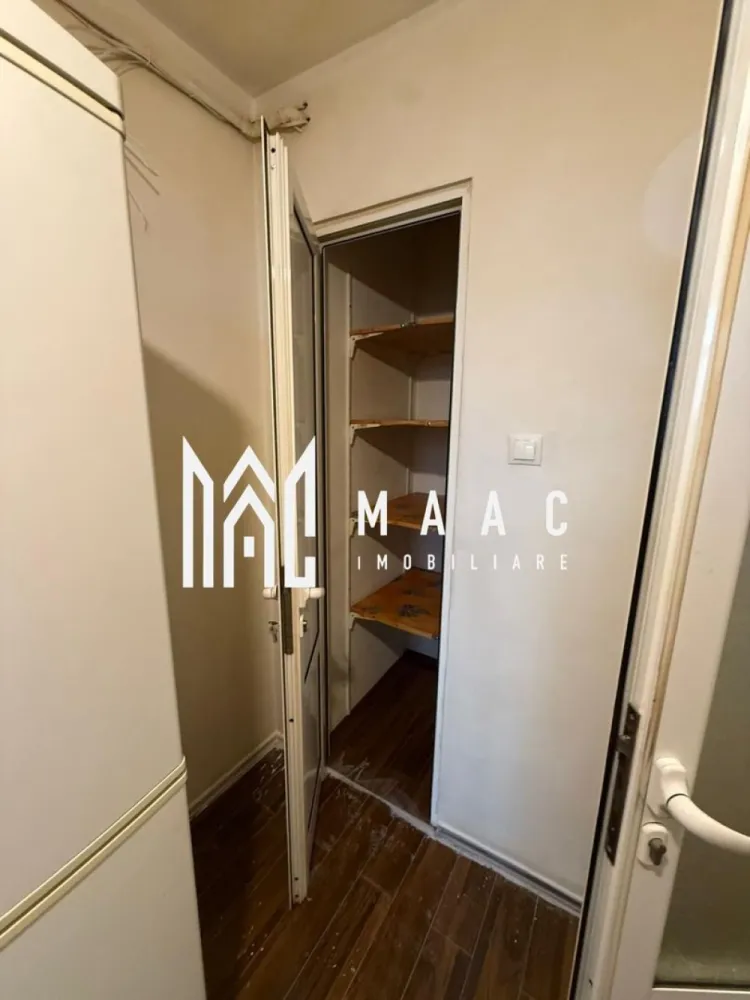 Apartament 3 camere | Etaj 3 | 2 Balcoane | Mihai Viteazu - Apartament 3 camere de vânzare Sibiu – 76 mp – 2 balcoane – etaj 3 – pivniță MAAC Imobiliare vă propune spre vânzare un apartament cu 3 camere, decomandat, situat la etajul 3 într-un bloc din cărămidă, în Sibiu. Locuința este mobilată și utilată, fiind potrivită atât pentru locuit, cât și pentru investiție în închiriere. Detalii apartament Suprafață utilă: 76 mp 2 balcoane mari Etaj: 3 Compartimentare decomandată: hol bucătărie cu balcon sufragerie dormitor 1 dormitor 2 cu balcon baie debara Pivniță mare pentru depozitare Dotări și avantaje Centrală termică proprie Aer condiționat Mobilat și utilat Mașină de spălat rufe Mașină de spălat vase Bloc din cărămidă – confort termic și fonic mai bun Compartimentare eficientă și spații generoase Avantaje Apartament spațios, ideal pentru familie Două balcoane – mai mult spațiu și lumină Costuri eficiente datorită centralei proprii Potrivit pentru locuință sau investiție Pentru mai multe informații sau pentru a programa o vizionare specificati ID: CP2993959 }}