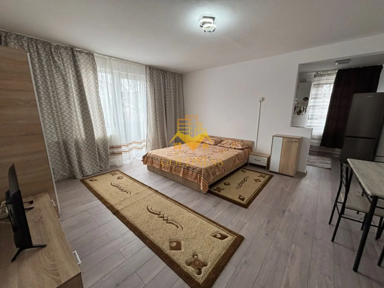 1 camera moderna, decomandata, parcare, Iris, Parcul Armatura - GOLDNESS Imobiliare vă propune spre închiriere un apartament cu 1 camera decomandata, complet mobilat și utilat, la etajul 2 într-un imobil de 3 etaje, în Cartierul Iris. Dispune de loc de parcare contracost 50 euro! Se află în apropierea stațiilor de transport în comun, magazine, restaurante, spații verzi, farmacii, etc. Apartamentul este compartimentat astfel: - dormitor cu pat matrimonial, dressing, noptiere - bucatarie open space complet utilată si mobilata, loc de servit masa - baie cu cada, calorifer port prosop și dulap pentru depozitare. - balcon 4 mp. Imobilul este dotat cu toate cele necesare- centrală proprie, mașină de spălat haine, frigider, aragaz, hotă, etc. Dacă sunteți interesați de acest apartament și doriți să îl vizionați, dar și pentru alte oferte nu ezitați să ne contactați telefonic sau prin e-mail. Vă stăm la dispoziție! Pentru intermediere se percepe un comision de 50% din prețul chiriei! }}