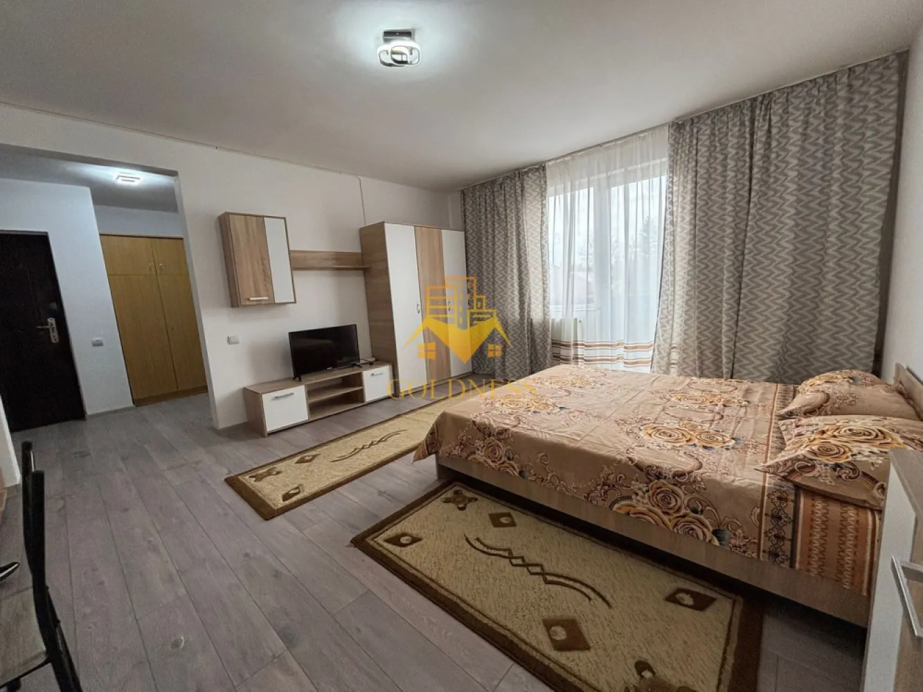 1 camera moderna, decomandata, parcare, Iris, Parcul Armatura - GOLDNESS Imobiliare vă propune spre închiriere un apartament cu 1 camera decomandata, complet mobilat și utilat, la etajul 2 într-un imobil de 3 etaje, în Cartierul Iris. Dispune de loc de parcare contracost 50 euro! Se află în apropierea stațiilor de transport în comun, magazine, restaurante, spații verzi, farmacii, etc. Apartamentul este compartimentat astfel: - dormitor cu pat matrimonial, dressing, noptiere - bucatarie open space complet utilată si mobilata, loc de servit masa - baie cu cada, calorifer port prosop și dulap pentru depozitare. - balcon 4 mp. Imobilul este dotat cu toate cele necesare- centrală proprie, mașină de spălat haine, frigider, aragaz, hotă, etc. Dacă sunteți interesați de acest apartament și doriți să îl vizionați, dar și pentru alte oferte nu ezitați să ne contactați telefonic sau prin e-mail. Vă stăm la dispoziție! Pentru intermediere se percepe un comision de 50% din prețul chiriei! }}