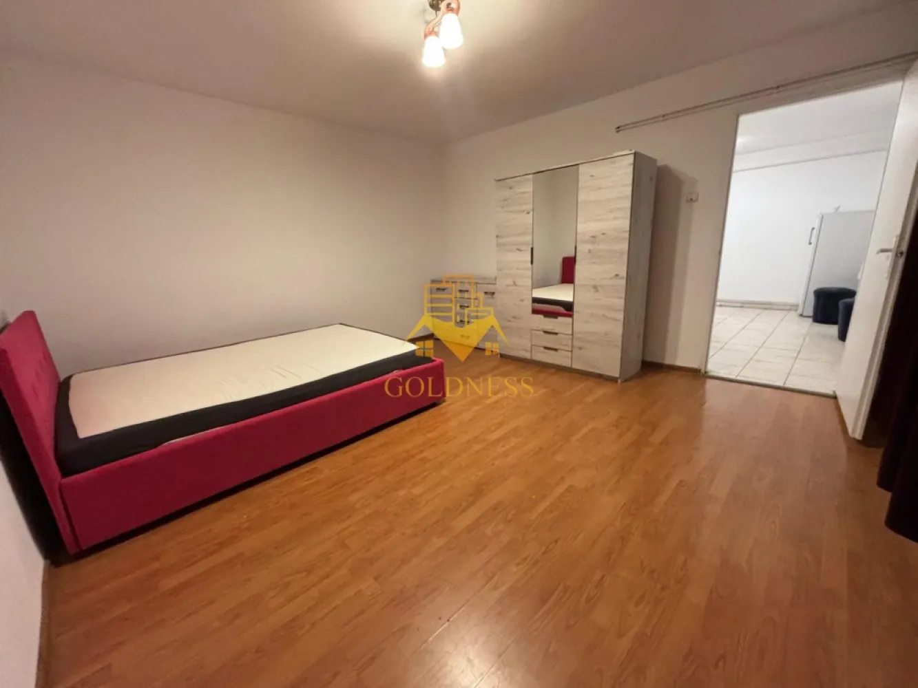 1 Camera Decomandata, Cartierul Marasti, Pet Frendly, Farmec, Mega Image - GOLDNESS Imobiliare vă propune spre inchiriere un apartament decomandat cu 1 cameră, complet mobilat și utilat, cu o suprafață de 31 m², la etajul 3 într-un imobil de 3 etaje, în Cartierul Mărăști. Apartamentul este Pet Friendly! Se află în apropierea Farmec, Mega Image, Profi, Străzii București, staților de transport în comun, restaurante, spații verzi, farmaci, etc. Apartamentul este compartimentat astfel: * dormitor cu pat matrimonial (patul nu apare în poze deoarece va fi adăugat ulterior) și dressing * living cu bucătărie open space complet utilată si mobilată, canapea extensibilă, loc de servit masa * baie complet utilată cu cabină de dus, calorifer port prosop și dulap pentru depozitare. Imobilul este dotat cu toate cele necesare- centrală proprie, aer condiționat, frigider, aragaz, hotă, maşină de spălat haine, etc. Dacă sunteți interesați de acest apartament și doriți să îl vizionaţi, dar și pentru alte oferte nu ezitați să ne contactați telefonic sau prin e-mail. Vă stăm la dispoziție! Pentru intermediere se percepe un comision de 50% din prețul chiriei! }}