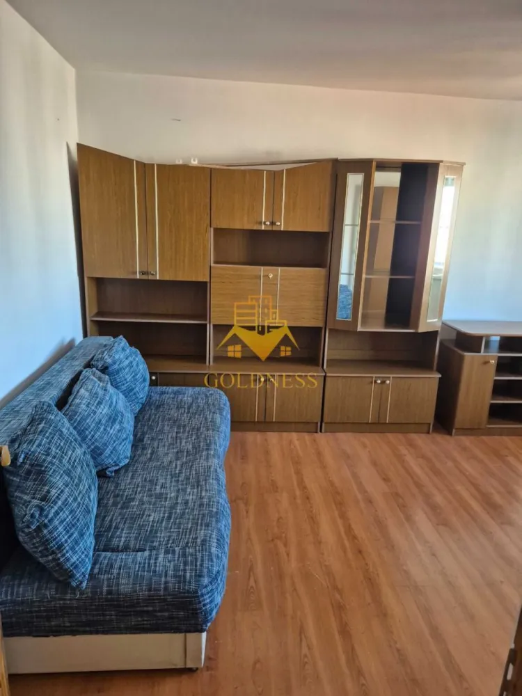 2 camere, Cartierul Marasti, Iuliu mall, Dorobantilor, 21 Dec. 1989 - GOLDNESS Imobiliare vă propune spre închiriere un apartament cu 2 camere complet mobilat și utilat, la etajul 7 într-un imobil de 7 etaje, în Cartierul Marasti. Se află în apropierea stațiilor de transport în comun, magazine, restaurante, spații verzi, farmacii, etc. Apartamentul este compartimentat astfel: - dormitor cu canapea extensibila, dressing, noptiere - living, bucatarie complet utilată și mobilată, canapea extensibilă, loc de servit masa - baie cu cada, calorifer port prosop și dulap pentru depozitare. - balcon 3 mp. Imobilul este dotat cu toate cele necesare- centrală proprie, frigider, aragaz, hotă, mașină de spălat haine, etc. Dacă sunteți interesați de acest apartament și doriți să îl vizionați, dar și pentru alte oferte nu ezitați să ne contactați telefonic sau prin e-mail. Vă stăm la dispoziție! Pentru intermediere se percepe un comision de 50% din prețul chiriei! }}