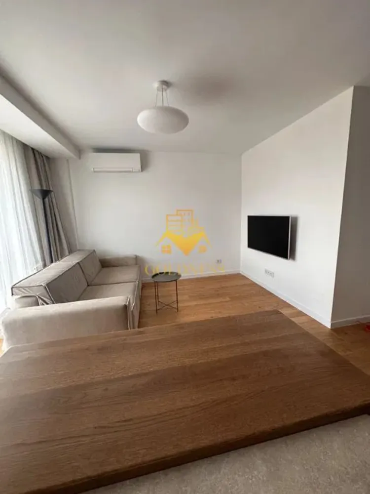 3 camere, 2 bai, garaj Zona Centrala, Meron, NTT Data,Bosch,Constanta - GOLDNESS Imobiliare vă propune spre închiriere un apartament cu 3 camere complet mobilat și utilat, la etajul 6 într-un imobil de 6 etaje, în zona Centrala. Se poate inchiria parcare subterana cu 100e! Se află în apropierea stațiilor de transport în comun, magazine, restaurante, spații verzi, farmacii, etc. Apartamentul este compartimentat astfel: - dormitor cu pat matrimonial, dressing, noptiere - dormitor care se amenajeaza la cerere - living cu bucatarie open space complet utilată și mobilată, canapea extensibilă, loc de servit masa - baie cu cada, calorifer port prosop și dulap pentru depozitare. - baie cu cabina de dus, calorifer port prosop și dulap pentru depozitare. - terasa de 10 mp. - balcon de 5 mp. Imobilul este dotat cu toate cele necesare- centrală proprie, frigider, aragaz, hotă, mașină de spălat haine, etc. Dacă sunteți interesați de acest apartament și doriți să îl vizionați, dar și pentru alte oferte nu ezitați să ne contactați telefonic sau prin e-mail. Vă stăm la dispoziție! Pentru intermediere se percepe un comision de 50% din prețul chiriei!
