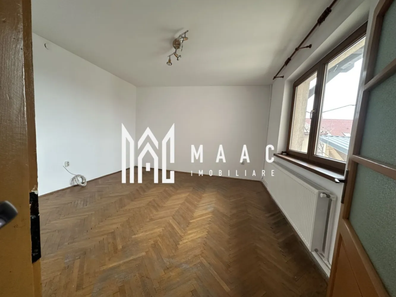 Casă tip duplex | 200 mp utili | 3 niveluri | Zona Trei Stejari