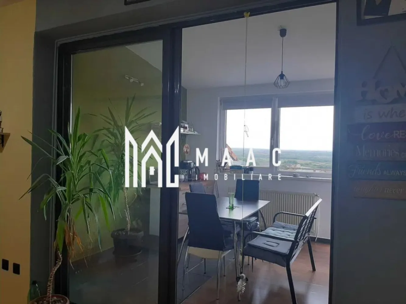 Apartament 2 camere | Balcon | 52 MPU | Mobilat | Tilisca - MAAC Imobiliare va prezinta un apartament 2 camere situat in zona Tilisca. Caracteristici: Tip: Apartament 2 camere Etaj: 4/4 Suprafață utilă: 52 mp Balcon: Deschis Mobilare: Parțial mobilat Stare: Renovare completă efectuată în urmă cu 2 ani Compartimentare și dotări: Apartamentul este compus din living, dormitor, bucătărie funcțională cu posibilități de personalizare, baie cu geam pentru aerisire și balcon deschis. Încălzirea se realizează prin calorifere alimentate de centrală termică proprie. Pentru mai multe detalii precizati telefonic ca ati vazut anuntul cu ID: CP2993500 }}