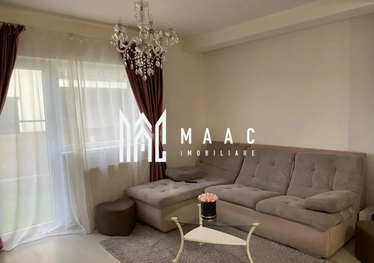 Apartament 3 camere | Gradina | 59 MPU | Mobilat | Selimbar - MAAC Imobiliare va prezinta un apartament cu 3 camere, parter + curte proprie 74 mp situat in Șelimbăr, zona Triajului. Prezentare generală: Situat la parterul unui bloc cu doar 9 apartamente Curte proprie de 74 mp Apartamentul se vinde mobilat și utilat complet, fiind pregătit pentru mutare imediată, fără investiții suplimentare Date tehnice: Suprafață construită: 73 mp Suprafață utilă: 58,8 mp Construcție finalizată în 2019 Parcare privată chiar în fața porții Compartimentare: Living cu bucătărie open-space Două dormitoare Două băi Acces direct spre curtea proprie Dotări și finisaje Mobilat și utilat complet Locație: Șelimbăr, zona Triajului, aproape de magazine, centre comerciale, transport și facilități esențiale. Pentru mai multe detalii precizati telefonic ca ati vazut anuntul cu ID: CP2822389 }}