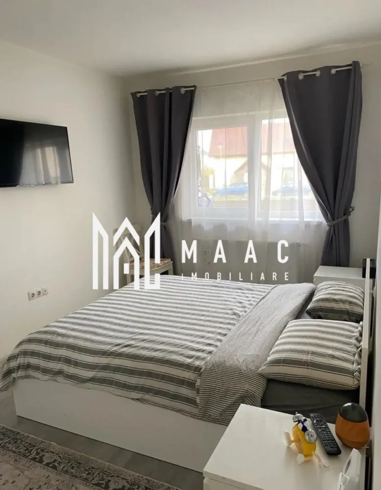 Apartament 3 camere | Gradina | 59 MPU | Mobilat | Selimbar - MAAC Imobiliare va prezinta un apartament cu 3 camere, parter + curte proprie 74 mp situat in Șelimbăr, zona Triajului. Prezentare generală: Situat la parterul unui bloc cu doar 9 apartamente Curte proprie de 74 mp Apartamentul se vinde mobilat și utilat complet, fiind pregătit pentru mutare imediată, fără investiții suplimentare Date tehnice: Suprafață construită: 73 mp Suprafață utilă: 58,8 mp Construcție finalizată în 2019 Parcare privată chiar în fața porții Compartimentare: Living cu bucătărie open-space Două dormitoare Două băi Acces direct spre curtea proprie Dotări și finisaje Mobilat și utilat complet Locație: Șelimbăr, zona Triajului, aproape de magazine, centre comerciale, transport și facilități esențiale. Pentru mai multe detalii precizati telefonic ca ati vazut anuntul cu ID: CP2822389 }}