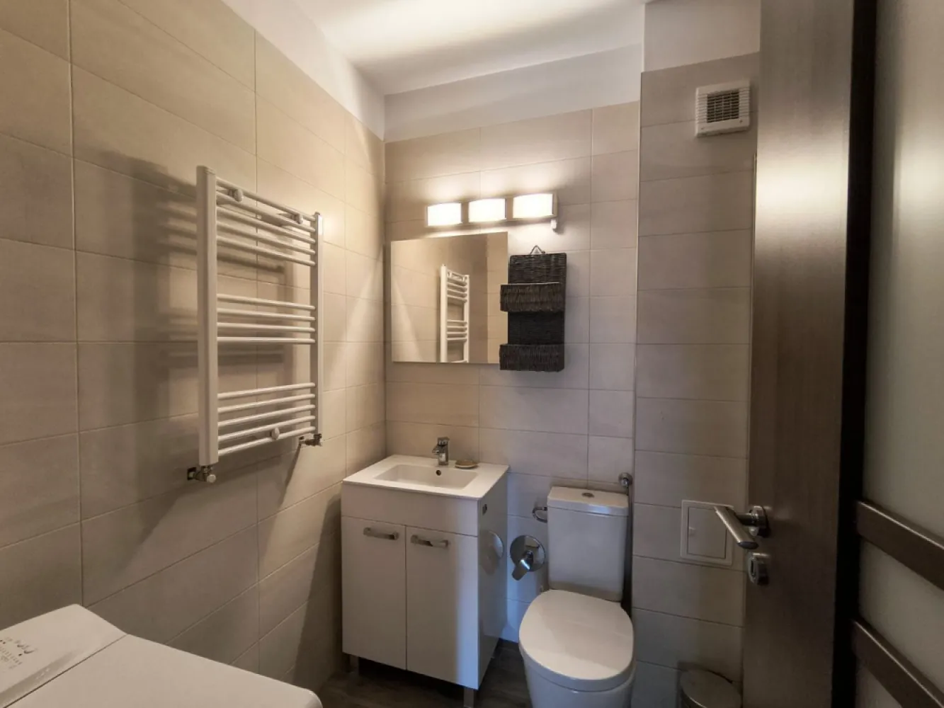 Chirie, 2 camere, Calea Aradului. 400 e/lună. Comision 0