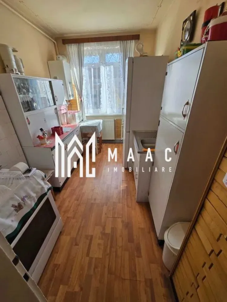 Apaartament 2 Camere I Etaj 3 I Terezian - Se vinde un apartament cu 2 camere semidecomandat, în suprafață de 45 mp, situat la etajul 3 din 4, în cartierul Terezian. Locuința este mobilată și utilată, disponibilă pentru mutare imediată, ideală pentru locuire sau investiție. Caracteristici principale: Suprafață: 45 mp Compartimentare: 2 camere semidecomandat Etaj: 3 / 4 Cartier: Terezian Mobilat și utilat Disponibil imediat Baie renovată Balcon deschis Detalii interioare: Living luminos, mobilat în stil practic Dormitor confortabil, potrivit pentru cuplu sau persoană singură Bucătărie utilată complet, cu electrocasnice funcționale Baie renovată, modernă Balcon deschis, ideal pentru aerisire sau relaxare Hol cu acces către toate încăperile Avantaje: Locuință întreținută, gata pentru utilizare Ideală pentru locuit sau închiriere Etaj intermediar, bloc cu întreținere bună Zonă liniștită, aproape de magazine, stații de autobuz, școli și alte facilități Pentru informati si vizionari: ID: CP2822220 }}