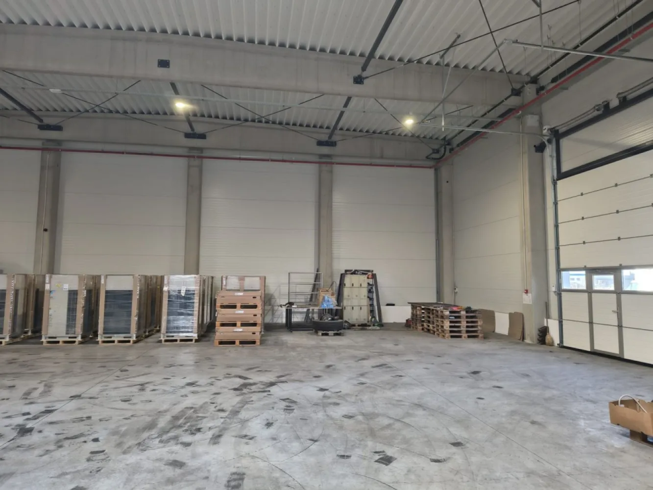 Hală industrială nouă, 2 000 mp. 3,5 Euro + TVA/lună/mp. Comision 0