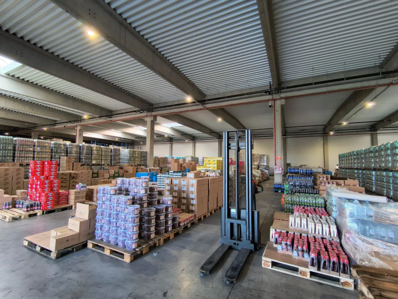 Hală industrială nouă, 2 000 mp. 3,5 Euro + TVA/lună/mp. Comision 0