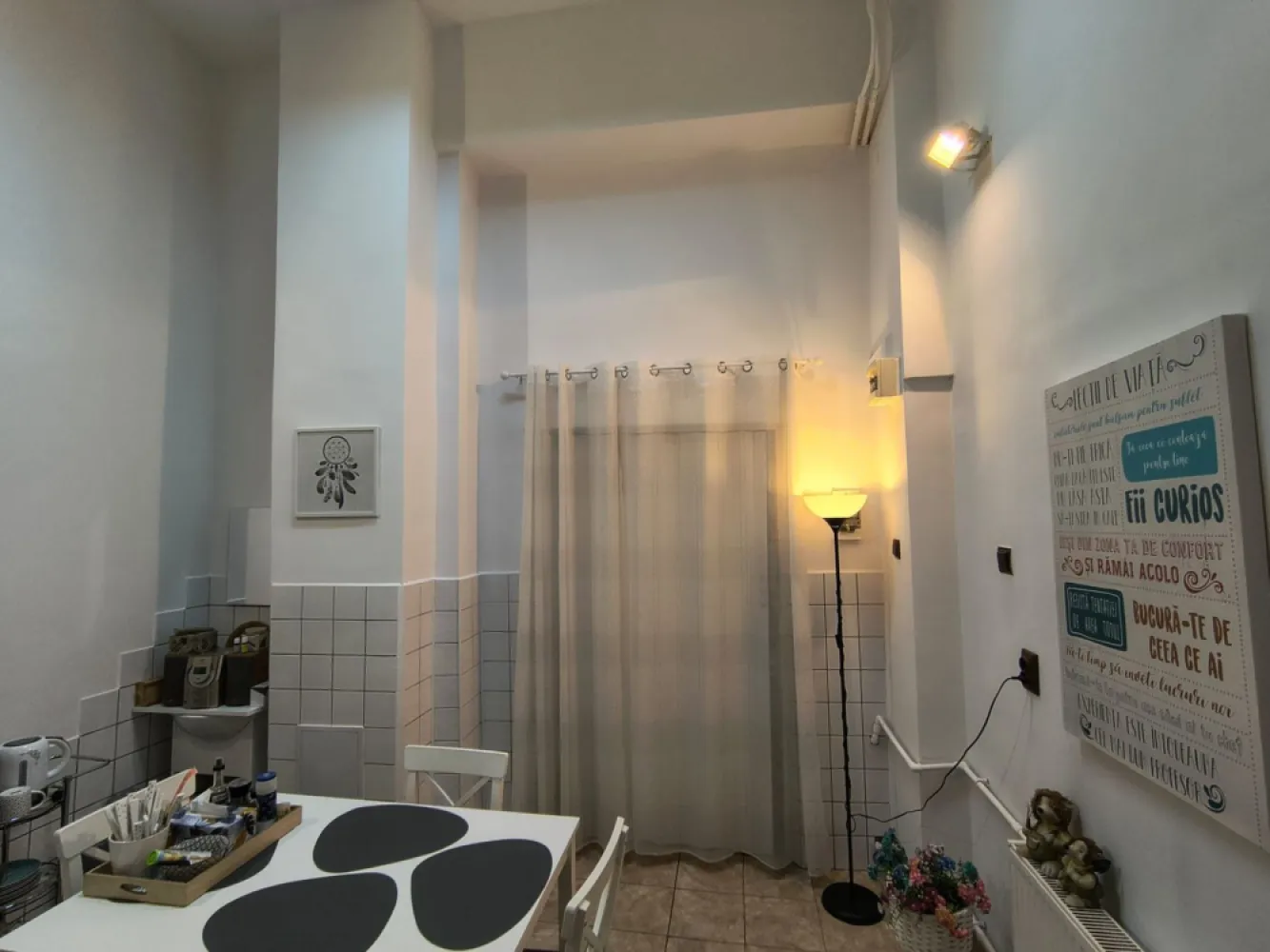 Spatiu comercial, ultracentral, Republicii, Oradea. 600 E/lună. Com 0