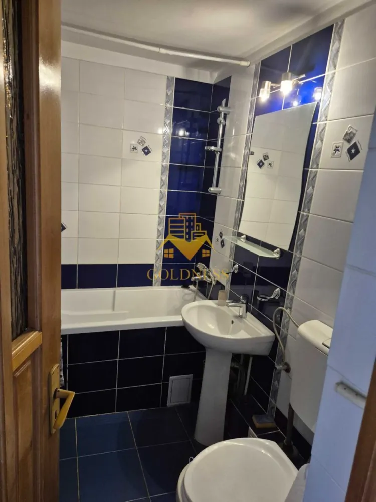 2 camere, Cartierul Marasti, Iulius mall, Dorobantilor, 21 Dec. 1989 - GOLDNESS Imobiliare vă propune spre închiriere un apartament cu 2 camere complet mobilat și utilat, la etajul 7 într-un imobil de 7 etaje, în Cartierul Marasti. Se află în apropierea stațiilor de transport în comun, magazine, restaurante, spații verzi, farmacii, etc. Apartamentul este compartimentat astfel: - dormitor cu canapea extensibila, dressing, noptiere - living, bucatarie complet utilată și mobilată, canapea extensibilă, loc de servit masa - baie cu cada, calorifer port prosop și dulap pentru depozitare. - balcon 3 mp. Imobilul este dotat cu toate cele necesare- centrală proprie, frigider, aragaz, hotă, mașină de spălat haine, etc. Dacă sunteți interesați de acest apartament și doriți să îl vizionați, dar și pentru alte oferte nu ezitați să ne contactați telefonic sau prin e-mail. Vă stăm la dispoziție! Pentru intermediere se percepe un comision de 50% din prețul chiriei! }}