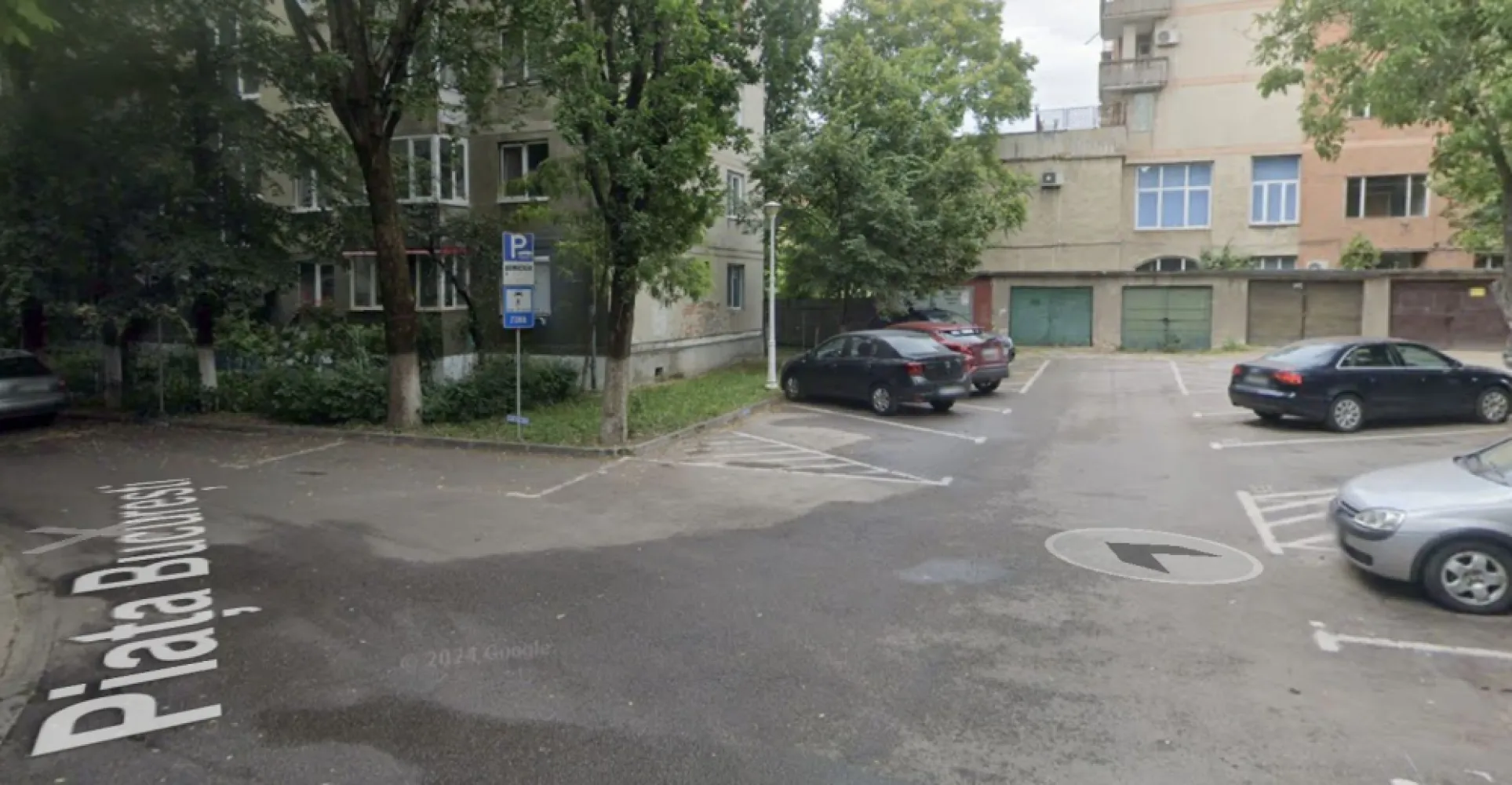 Garaj cu CF, 20 mp, Piata Bucuresti. 12 500 E (neg). Comision 0 - De vanzare: garaj din zidarie, suprafata utila 20 mp, CF propriu, Piata Bucuresti, Oradea. 12 500 Euro. Negociabil. Comision 0. Dimensiuni aproximative 3,5m / 5,5m, inaltime la usa 1,9 m. }}