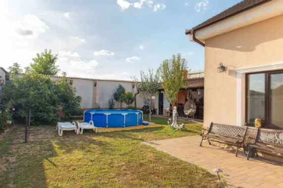 Vilă P+M, Clujului, 190 mp, teren 520 mp, singur în curte. 225 000 E