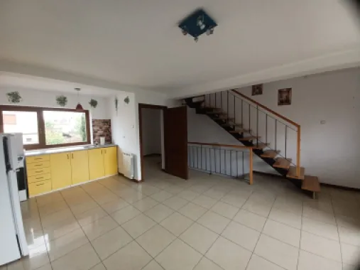 Casa insiruita, 2 dormitoare, garaj, Sanmartin. 120 000 E. Comision 0.