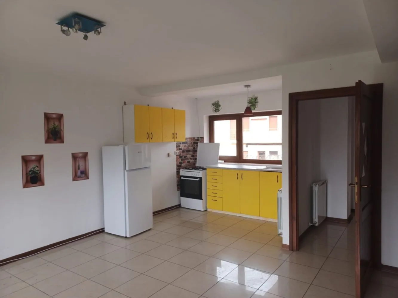 Casa insiruita, 2 dormitoare, garaj, Sanmartin. 120 000 E. Comision 0.