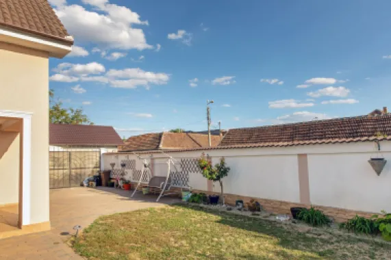 Vilă P+M, Clujului, 190 mp, teren 520 mp, singur în curte. 225 000 E