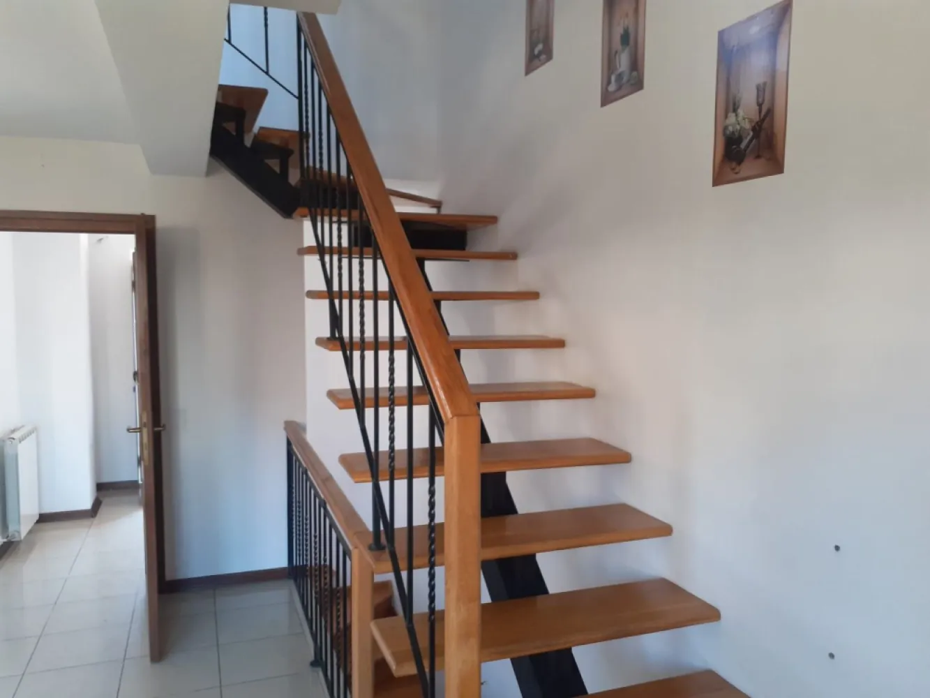 Casa insiruita, 2 dormitoare, garaj, Sanmartin. 120 000 E. Comision 0.