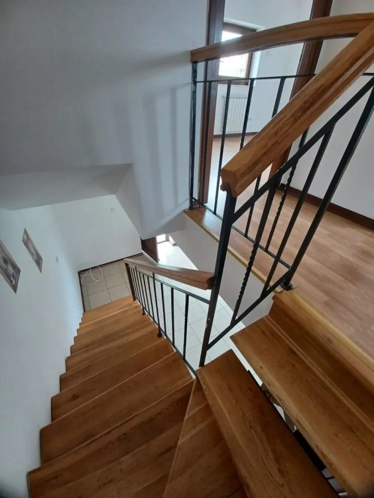 Casa insiruita, 2 dormitoare, garaj, Sanmartin. 120 000 E. Comision 0.