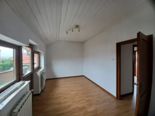 Casa insiruita, 2 dormitoare, garaj, Sanmartin. 120 000 E. Comision 0.