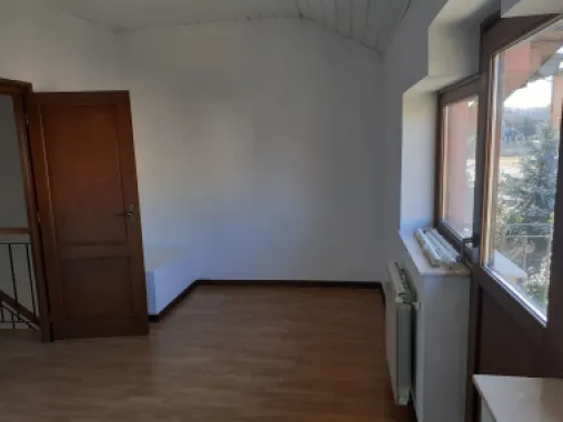 Casa insiruita, 2 dormitoare, garaj, Sanmartin. 120 000 E. Comision 0.