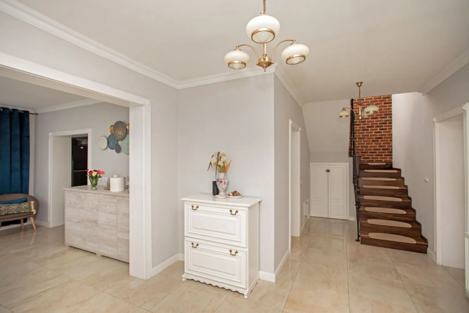 Vilă P+M, Clujului, 190 mp, teren 520 mp, singur în curte. 225 000 E